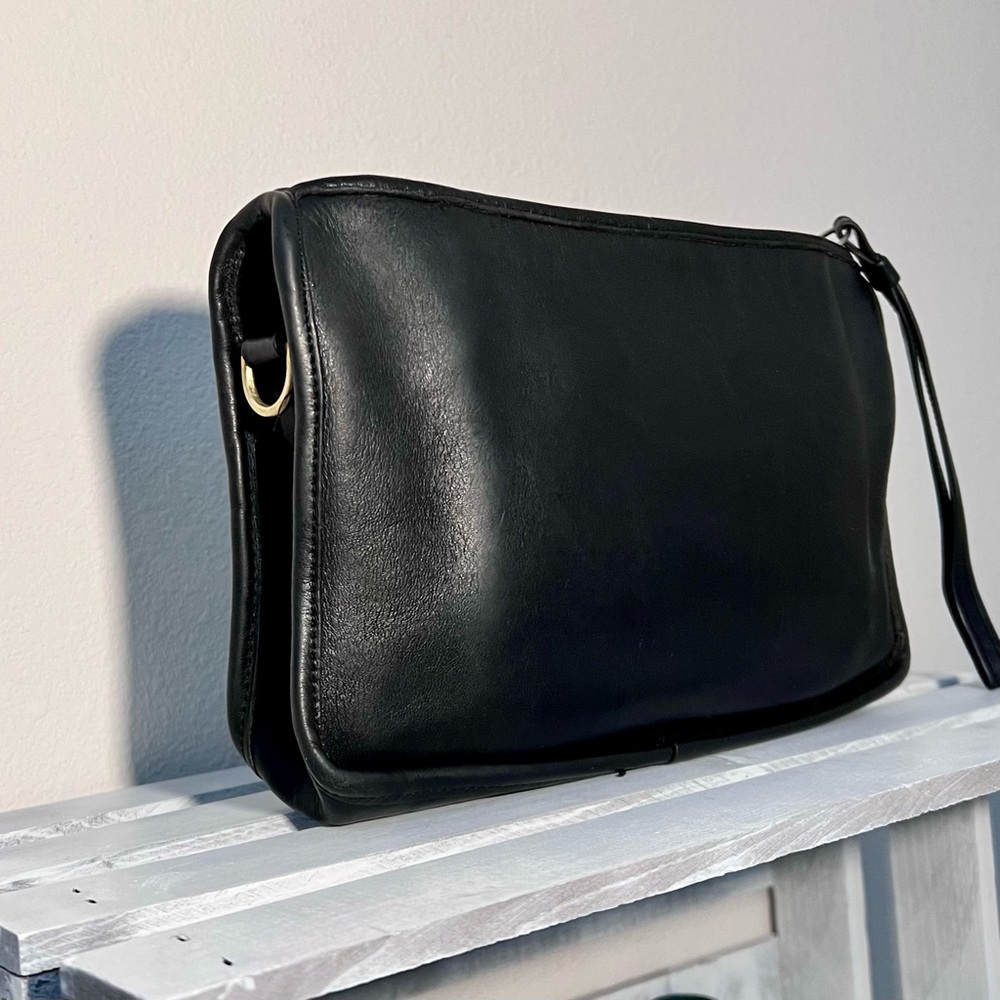 Vintage Coach Zippered Wristlet Clutch